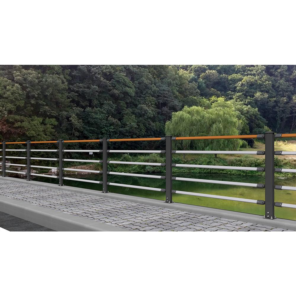 Angle adjustable fence