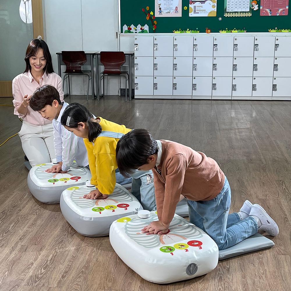 Air Hearty: Self-Instruction CPR Training Device