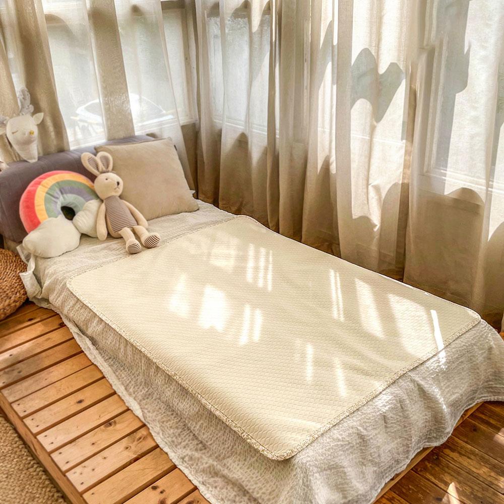 Lieto Non-Slip Bamboo Waterproof Blanket (100 x 130cm)