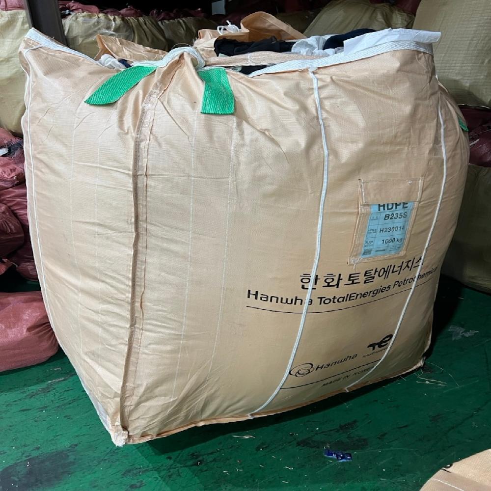 Unsorted used clothes